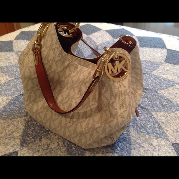 Michael Kors Handbags - 🔥🔥Authentic MICHAEL KORS Bag 🔥🔥